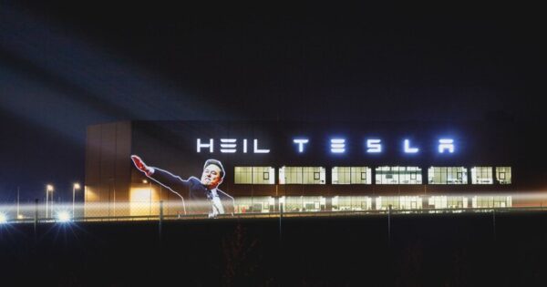 «Heil  Tesla»․ Մասկի ֆաշիստական ժեստով նկարը Գերմանիայում ֆե՞յք է, թե՞ ճշմարտություն