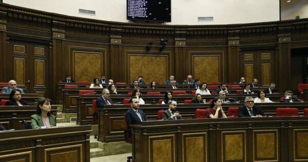 ՔՊ-ում թաղման դեմքով էին․ «Հրապարակ»