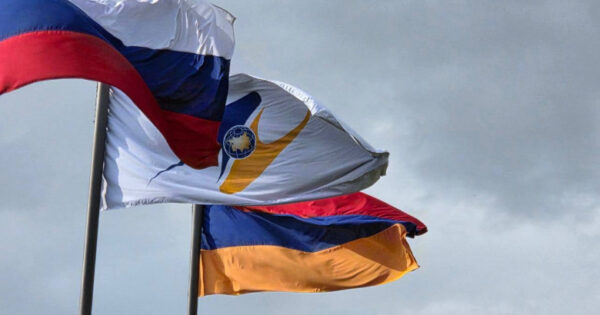 Ո՞վ և ինչո՞ւ է ԵԱՏՄ դրոշը բարձրացրել Երևանում. «Փաստ»
