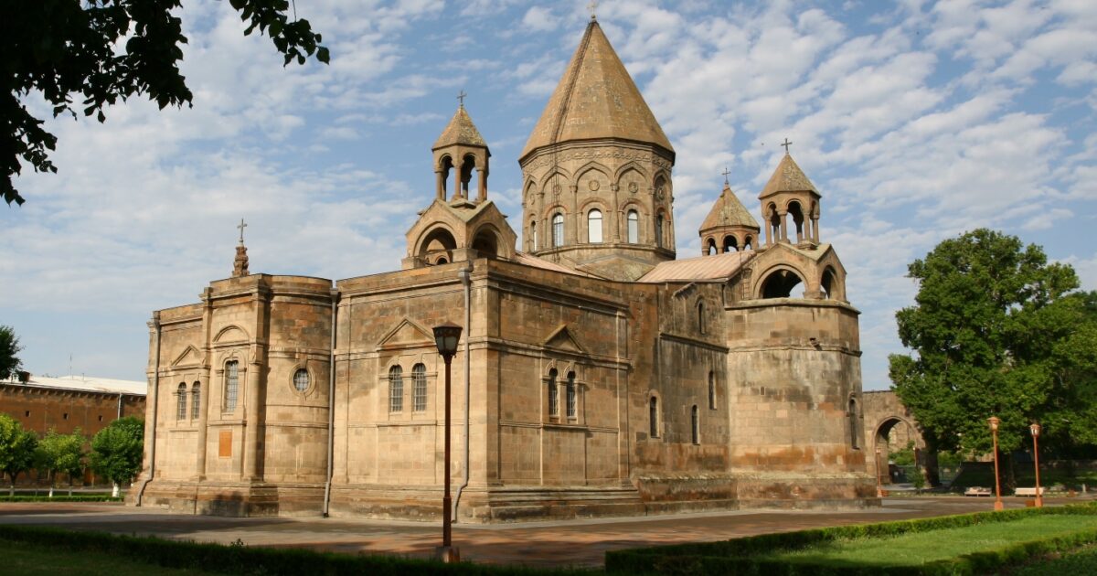 Բալթյան երկրների հայոց թեմի առաջնորդի որոշ մտքեր սուբյեկտիվ են և վերագրելի չեն Եկեղեցուն. Մայր Աթոռ