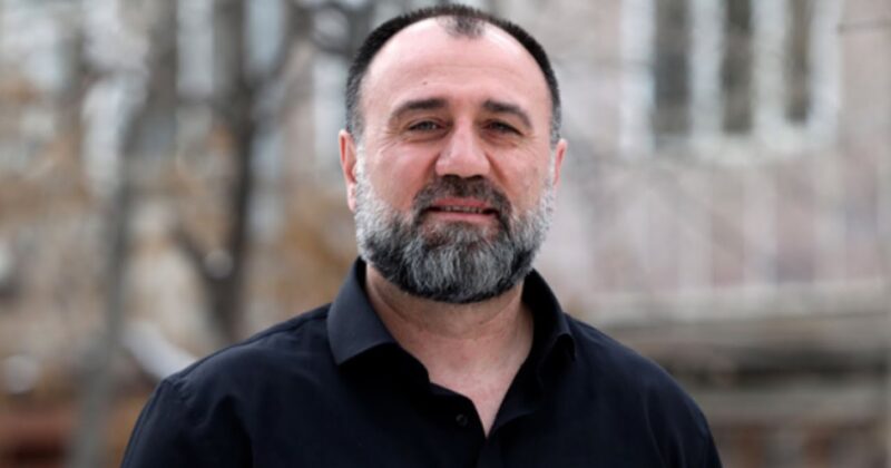 Պիտի ներողություն խնդրես, որ խորովածը հռչակեցիր հեղափոխության սիմվոլ, իսկ սիմվոլները տվեցիր գետնով. Ռուբեն Մխիթարյան