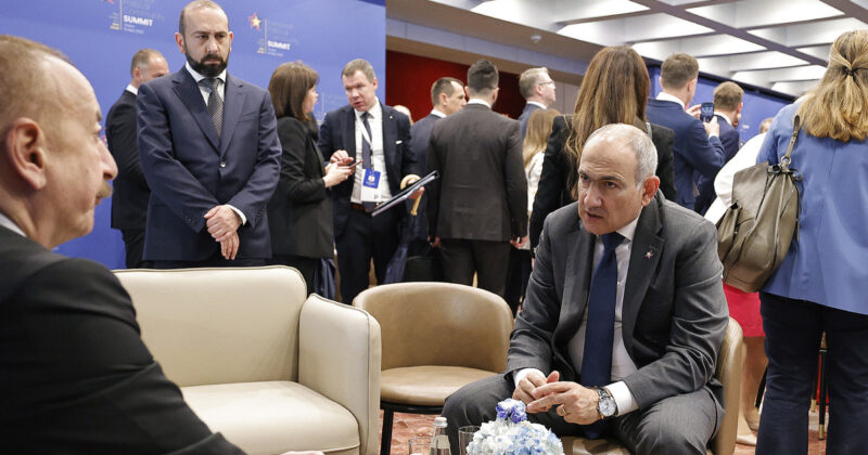 Փաշինյանը կրկին զիջում է՝ ժողովրդի թիկունքում և Ալիևի ծաղրի ներքո