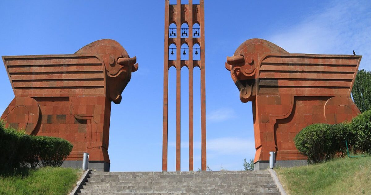 Սարդարապատի ոգին և նրա ժխտումը՝ Արցախի կորստի ժամանակակից լռության միջոցով