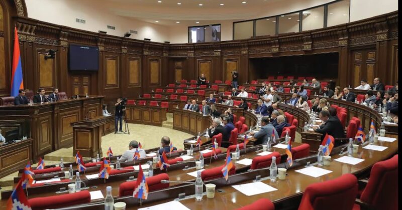 ԱԺ «Պատիվ ունեմ» խմբակցությունն առանց որևէ նախապայմանի պատրաստ է աջակցել վարչապետի անվստահության գործընթացին