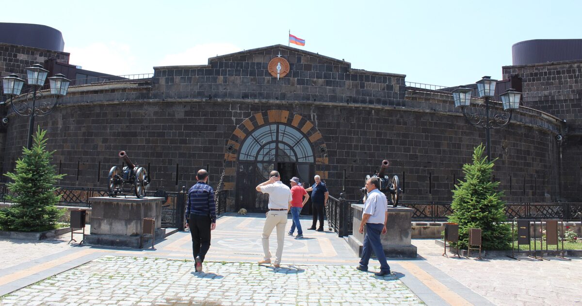 «Սեւ բերդի մասին. այո՛, պետք է լինես կույր, որ չնկատես…». Սամվել Բալասանյանի որդի. «Ժողովուրդ»