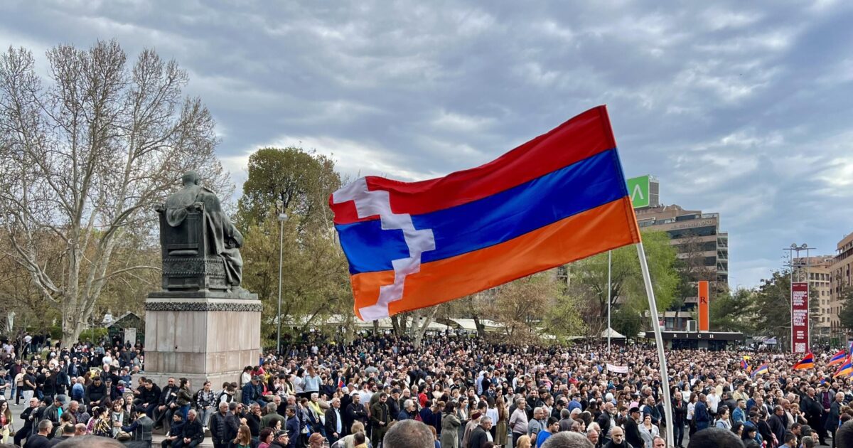 Հասարակությունն ամենևին էլ «քնած» չէ, ու դա շատ է նյարդայնացնում իշխանություններին. «Փաստ»