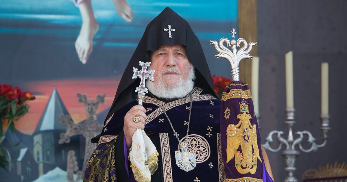 Արթուր Վանեցյանը կոչ է արել այսօր «Զվարթնոց» օդանավակայանում դիմավորել Ամենայն Հայոց Կաթողիկոսին