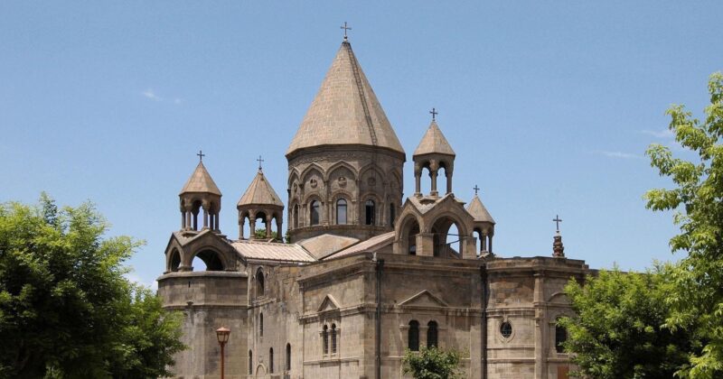 Հորդորում ենք իշխող քաղաքական ուժին դադարեցնել հակաեկեղեցական, անօրինական արշավը և լծվել երկրի առջև ծառացած լրջագույն հիմնախնդիրների հաղթահարմանը․ Մայր Աթոռ