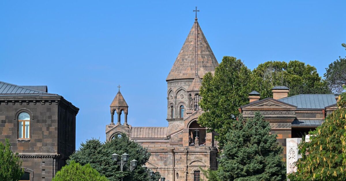 Եկեղեցու դեմ արշավի տակ թաքնված նկատակ կա․ «Հրապարակ»