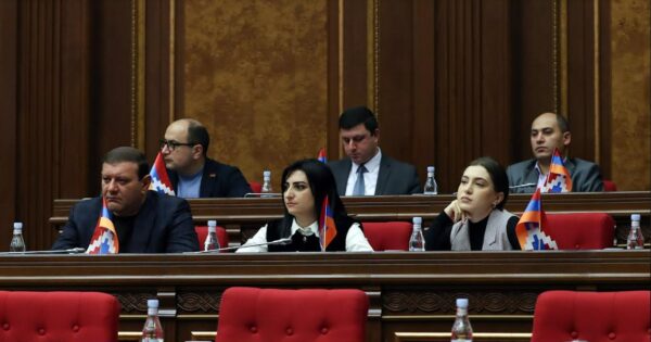 «Պատիվ ունեմ» խմբակցությունը պատրաստ է ստորագրել Միքայել Սրբազանի թեկնածությամբ վարչապետին անվստահություն հայտնելու գործընթացին