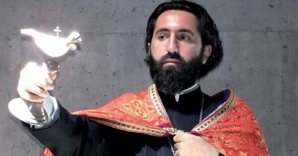 Ամենայն խստությամբ դատապարտում եմ ուխտադրուժ և նենգադավ Սրբազան Հայրերին․ Հայր Ասողիկ