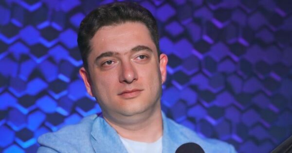 Կարծում եմ՝ այս ամենը կապված է Հակոբյանի քաղաքական, հրապարակախոսական գործունեության հետ․ Գալստյան