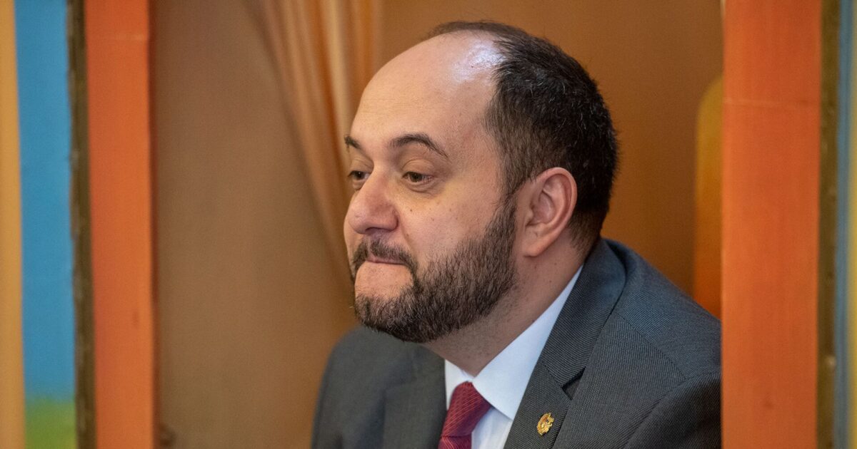 Գորշ կարդինալները տիրապետում են ներկուլիսային անցուդարձին. «Հրապարակ»