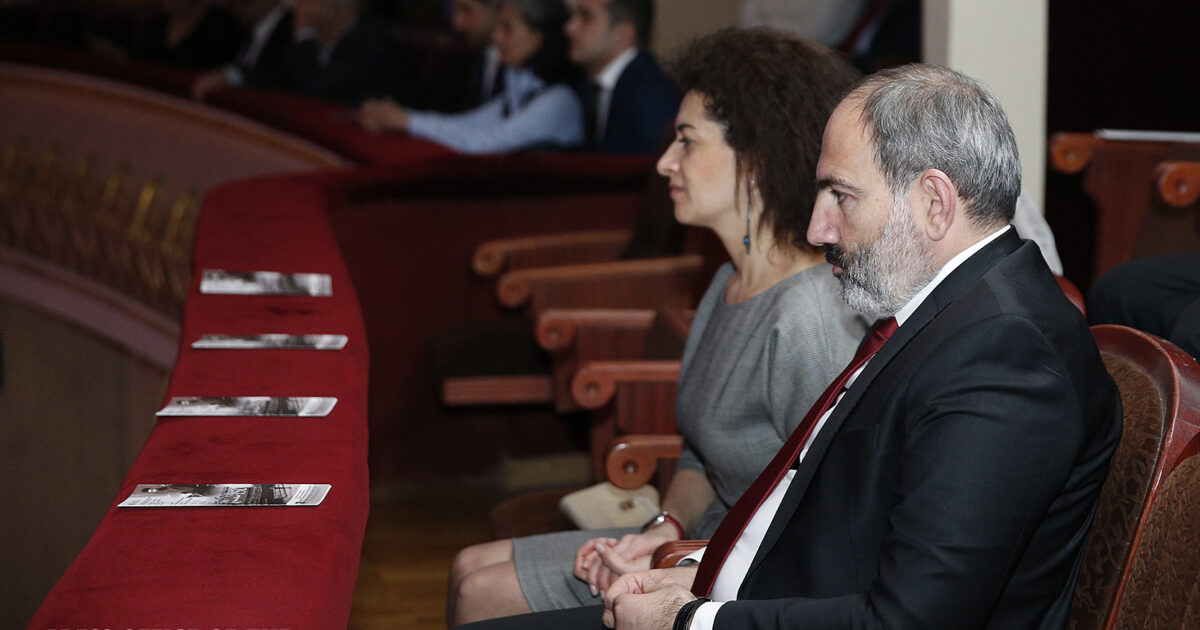 Նիկոլ Փաշինյանն ու Աննա Հակոբյանը նվագել են սովորում. «Հրապարակ»