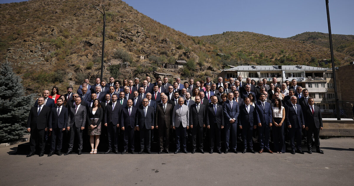 Որն է դիվանագետների հանդիպման մեխը. «Հրապարակ»