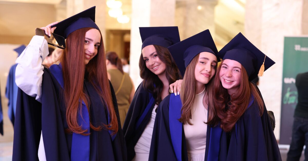 Fastex-ի աջակցությամբ տեղի է ունեցել ՀՖՀՀ-ի դիպլոմների հանձնման արարողությունը