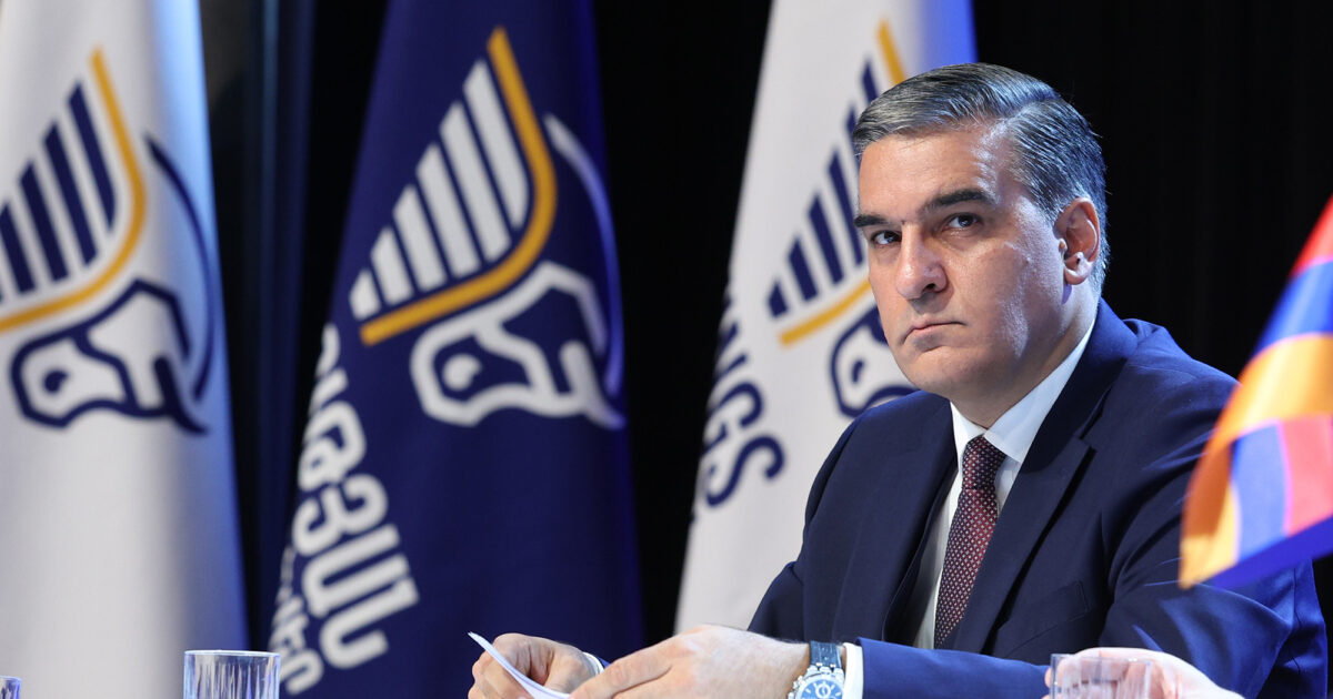 Վարորդները չեն կարողանում բեռները հասցնել, իսկ ՔՊ-ն հրճվում են Գյումրու քաղաքապետի ձերբակալությամբ․ Թաթոյան