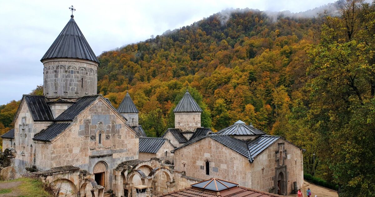 Ինչո՞ւ են իշխանությունները Հաղարծին վանական համալիր տանող ճանապարհը դուրս թողել «ասֆալտային փիառ» օպերացիայից. «Փաստ»