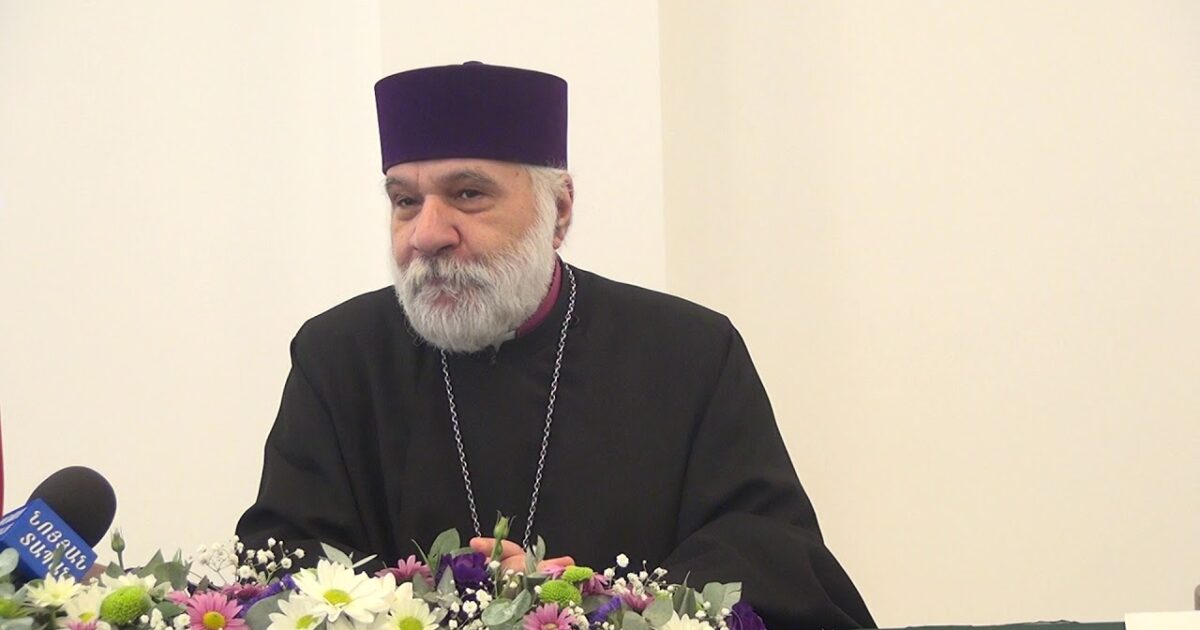 Սկսել են Եկեղեցու «արտգործնախարարից». «Հրապարակ»