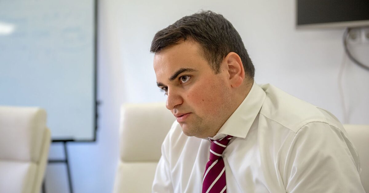 ՔՊ-ականները տնետուն ընկած զգուշացնում են՝ Նարեկ Կարապետյանի հետ հանդիպման չգնաք. «Հրապարակ»