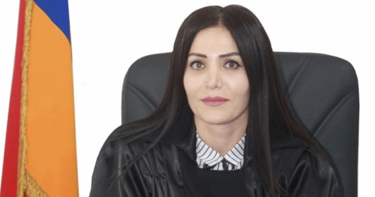 Դատավորը կարդացել է կալանքի վճիռն ու ամոթահար դեմքով փախել դահլիճից. «Հրապարակ»