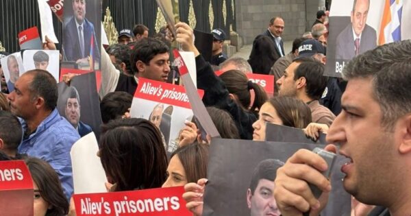 Չենք համակերպվելու Եվրոպական տարբեր կառույցների լռության հետ. Բողոքի ակցիա ԱԺ դիմաց