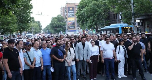 Հոկտեմբերի 28-ին, ժամը 18:00-ից հավաքվում ենք «Զվարթնոց» օդանավակայանում՝ դիմավորելու վարչապետի թեկնածու Դավիթ Համբարձումյանին․«Արթուն ենք»