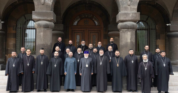 Վեհափառը Մայր Աթոռ Սուրբ Էջմիածնում հանդիպում է ունեցել Մասյացոտնի թեմի հոգևոր սպասավորների հետ