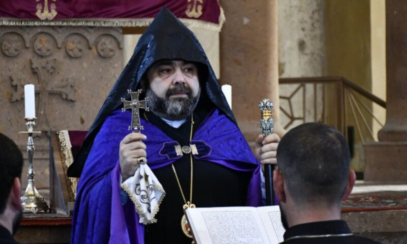 Արագածոտնի թեմի առաջնորդ Մկրտիչ սրբազանի կալանքը 2 ամսով երկարաձգվեց