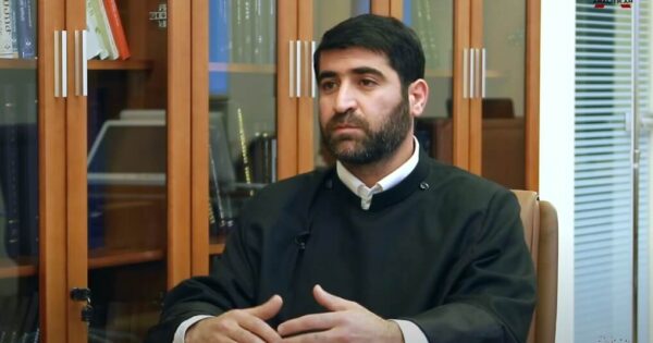 Երբ փոխվեցին շահեկան դիրքերը, Ռուբեն Գալչյանը Վեհափառին գովաբանողից վերածվեց ապերախտ հակառակորդի. Տեր Արարատ