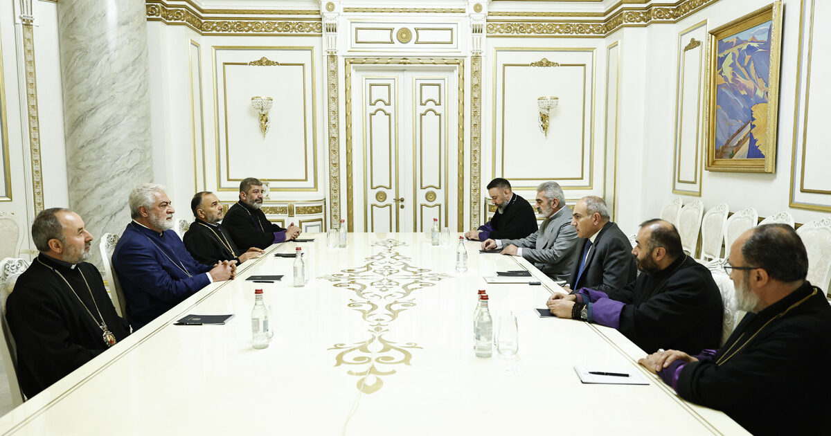 Ցուցակագրված երեք եպիսկոպոսները մերժել են Փաշինյանին. «Հրապարակ»