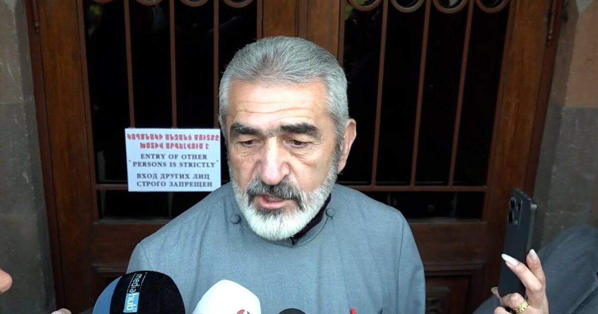 Աբրահամ Սրբազանը չի տեսնում, որ եկեղեցին բաժանվել է երկու թևի՝ «նիկոլականներ» ու «ոչ նիկոլականներ»