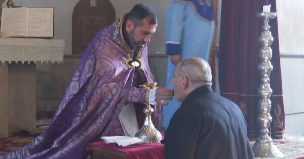 Քահանաները դատապարտում են Տեր Երվանդ քահանա Բաբայանի արարքը