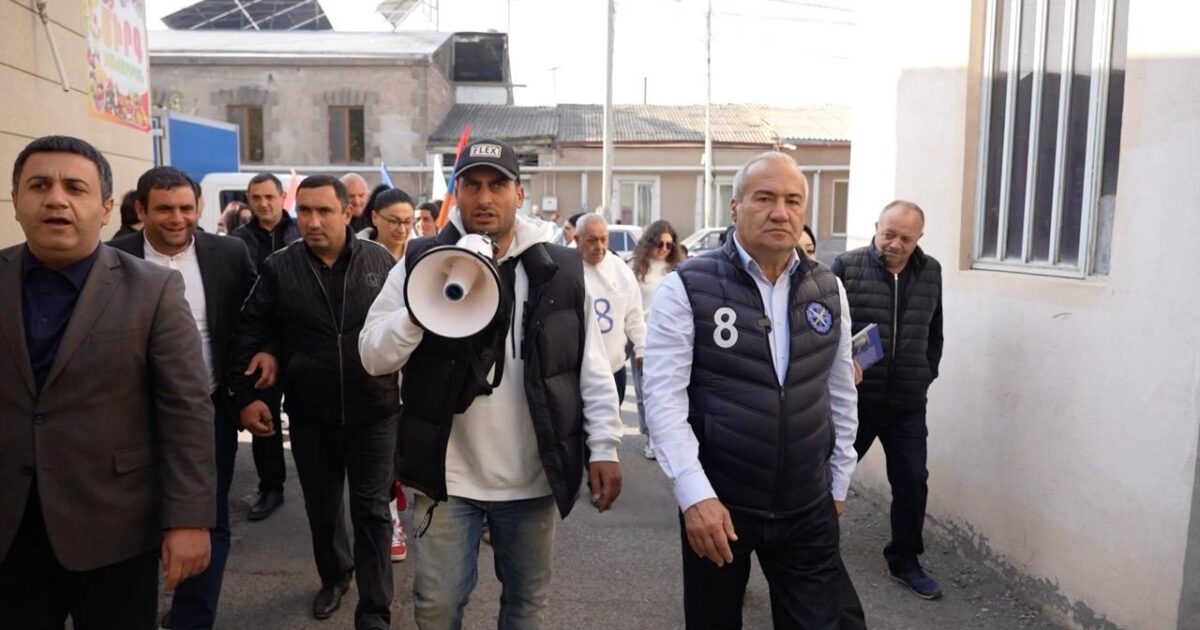 Եթե իմ տղան Շուշիում մինչև վերջին շունչը կռվեց, ես իրավունք չունեմ սուս մնալու․ Մանուկյան