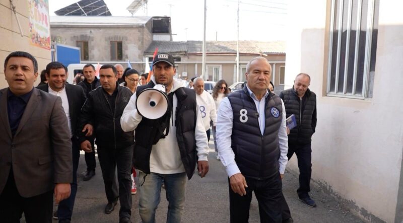 Եթե իմ տղան Շուշիում մինչև վերջին շունչը կռվեց, ես իրավունք չունեմ սուս մնալու․ Մանուկյան