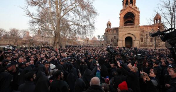 Մայր Աթոռի վրա գրոհողներն ու լրագրողներին հարվածողները կպատժվե՞ն. «Հրապարակ»