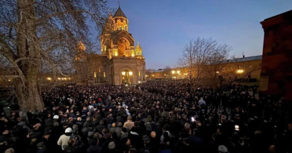 Ինչո՞ւ «զադնի դրեց» Նիկոլ Փաշինյանը Մայր Աթոռը գրոհելու հարցում. «Փաստ»