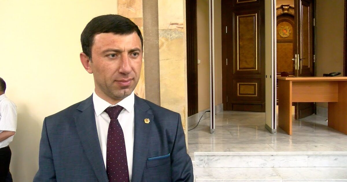 Կպատժվի՞ Տավրոս Սափեյանը ՔՊ-ի կանոնագրքի վրա «թքած ունենալու» համար. «Հրապարակ»