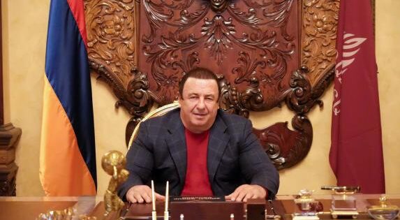 Այս տարի ևս բոլորիս մտքերում գերության մեջ գտնվող մեր արժանապատիվ հայրենակիցներն էին, որոնք, ցավոք, դեռևս չեն վերադարձել տուն. Ծառուկյան