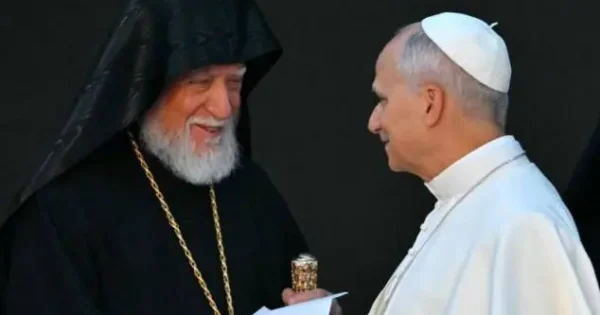 Հռոմի պապը հանդիպել է Մեծի Տանն Կիլիկիո կաթողիկոս Արամ Առաջինի հետ