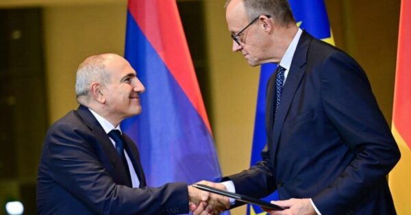 Փաշինյանի դեմքից ծորում է «աննախադեպ ինքնիշխանության» թշվառությունը․ Սուրենյանց