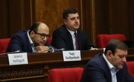 «Պատիվ ունեմ»-ի պատգամավորներն այցելել են առաջնագիծ և դիրքերում շփվել անձնակազմի հետ