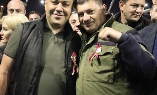 Հակակոռուպցիոն կոմիտեի քննիչները խուզարկում են «Հայրենիք» կուսակցության գլխավոր քարտուղար՝ Խաչիկ Գալստյանի բնակարանը․ Վանեցյան