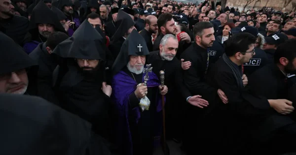 Փաշինյանը հրամայել է ներխուժել Մայր Աթոռ Սուրբ Էջմիածին․ միջազգային անդրադարձ