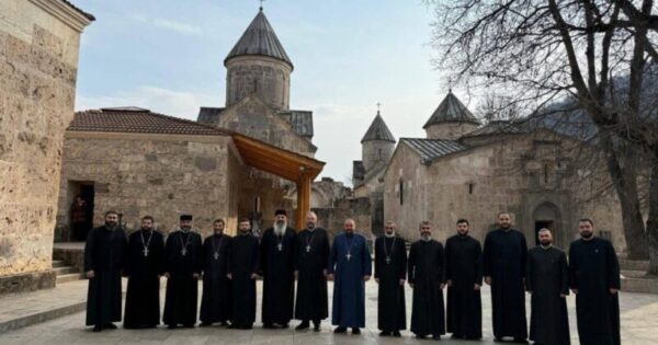 Վերահաստատում ենք մեր ուխտը՝ հավատարիմ մնալ Սուրբ Եկեղեցու ուղղափառ վարդապետությանը և Վեհափառին