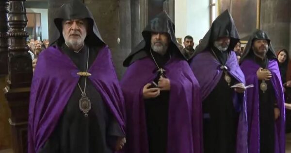 Այս վեղարների տակ, մինչ հոգևորական դառնալը պիտի որ տղամարդ գոյության ունենար․ Գալստյան