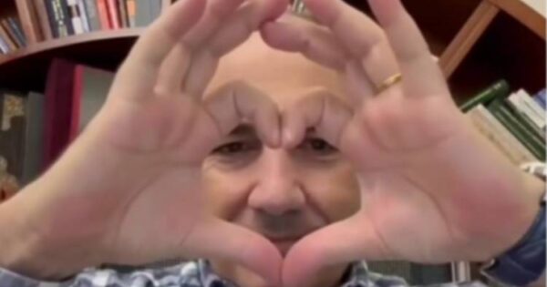 Փաշինյանը մտադիր է «սրտիկի» ժեստը դարձնել նախընտրական քարոզարշավի մաս. «Հրապարակ»