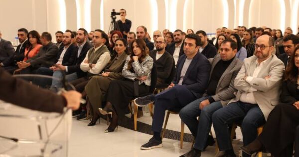 Նիկոլ Փաշինյանը «դուխ» է տալիս իր թիմին. «Հրապարակ»