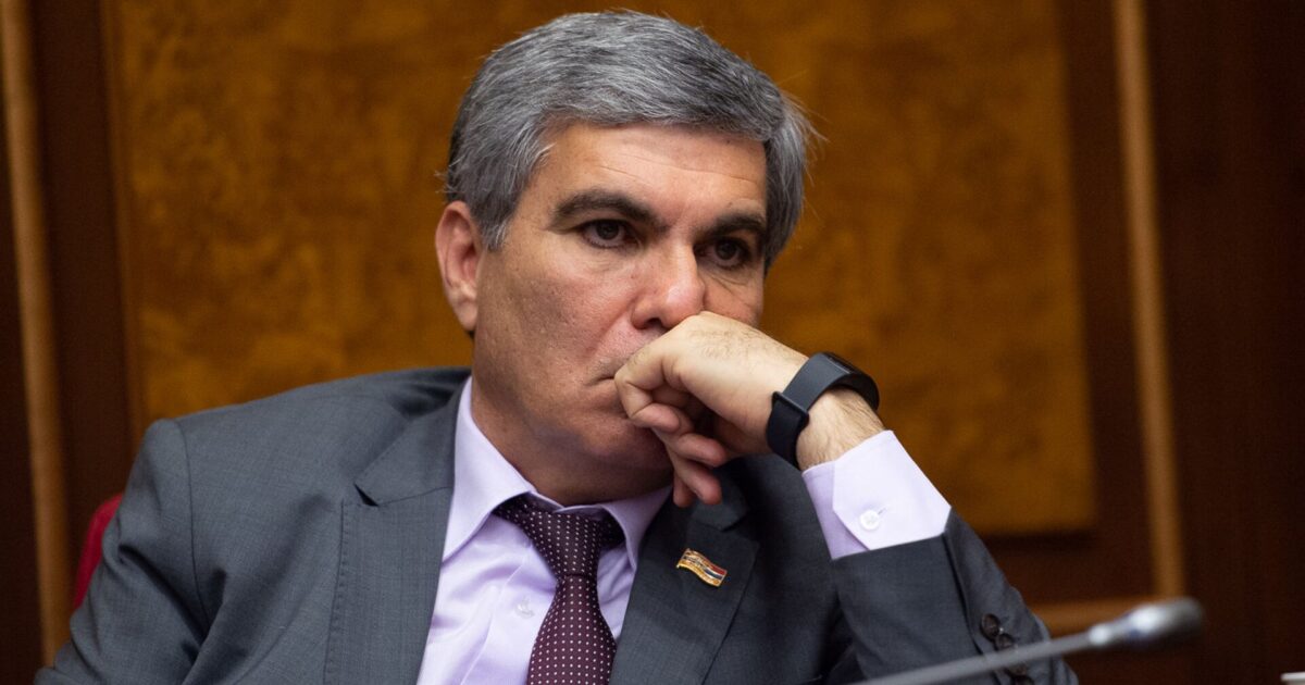 Իշխանական թիմն Արամ Սարգսյանի քայլն ընդունել է որպես թարս չափալախ ու Սպարապետի հոր թաղմանը չի գնացել. «Հրապարակ»