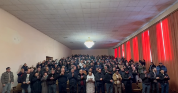 Հավաքվածները անուն առ անուն վանկարկել և ոտնկայս ծափահարել են կալանավորված սրբազաններին. Քրիստինե Վարդանյան